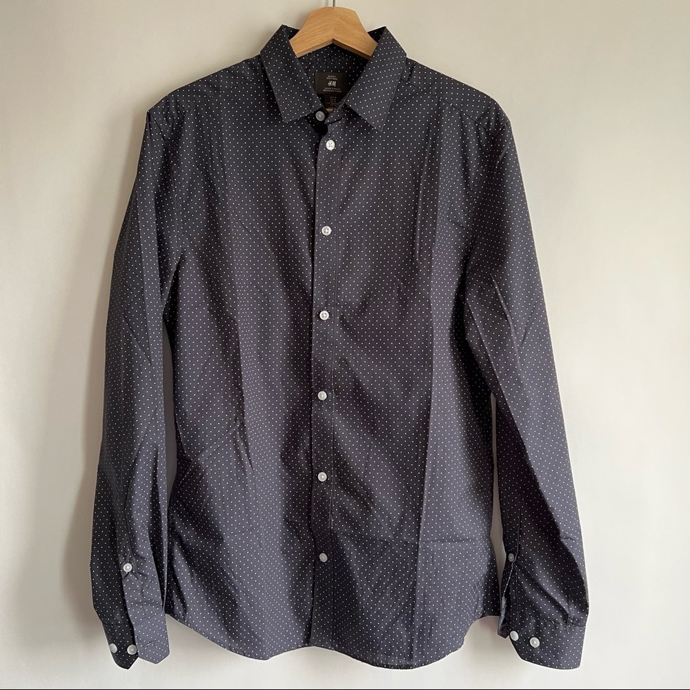 H&M Men’s Polka Dot Button-down Dress Shirt (Size M)